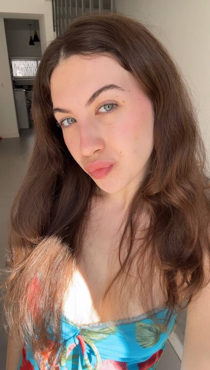 Nude girl Amber in Surabaya