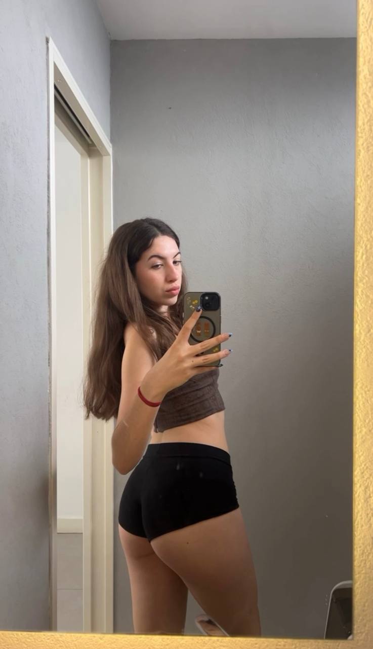 Amber in her underwear in Surabaya