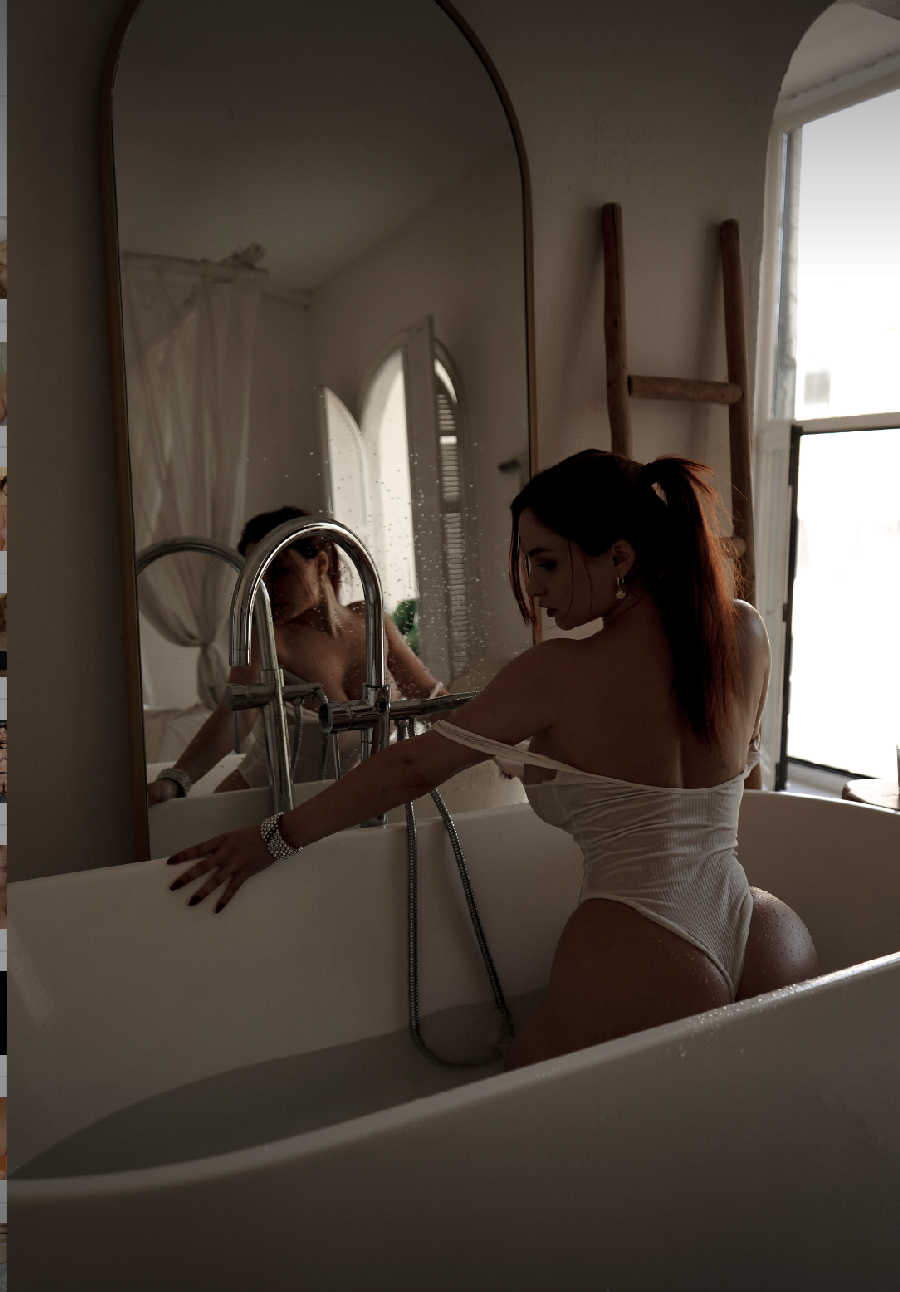 A playful frame from Miranda Faith nude — online in Surabaya