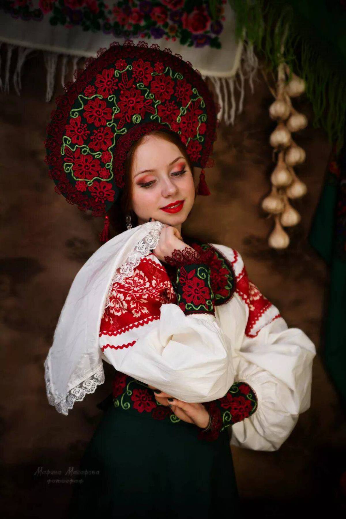 Take a pause and enjoy Women in Slavic costumes — streaming from Surabaya