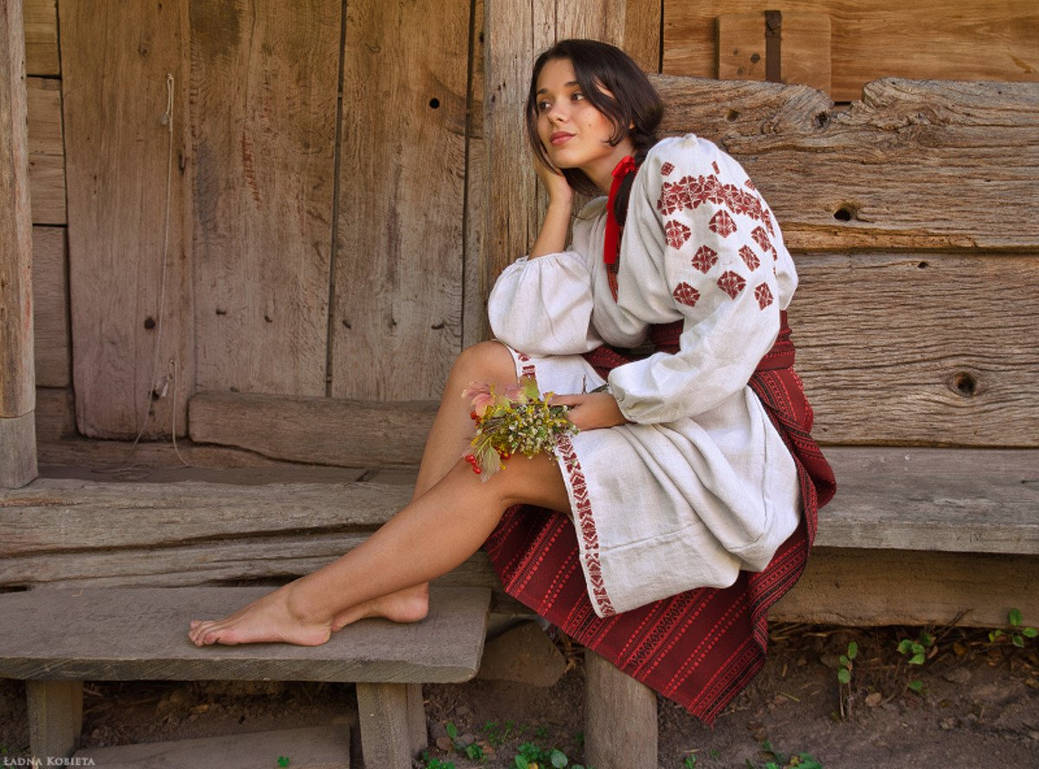 Fresh photos, fresh mood — Women in Slavic costumes online in Surabaya