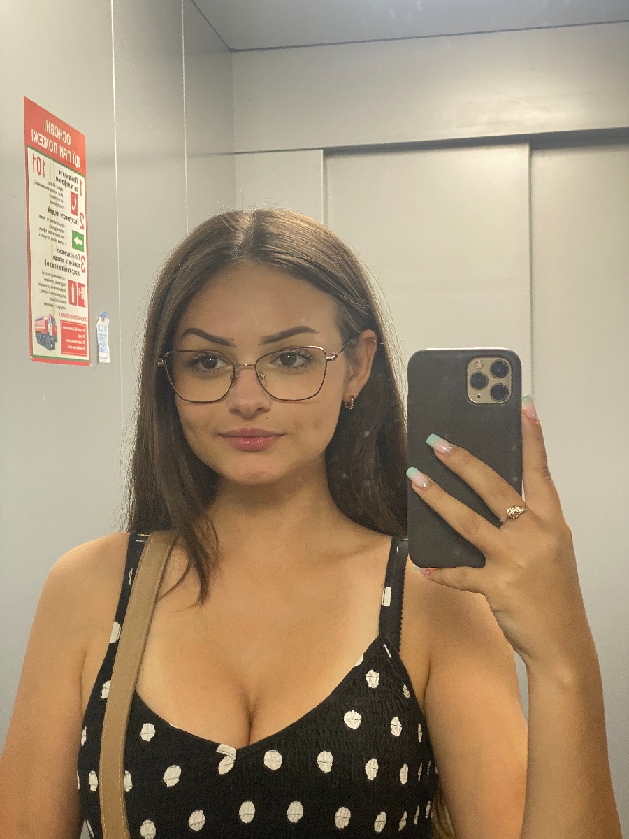 Sexy model Stacy in Surabaya