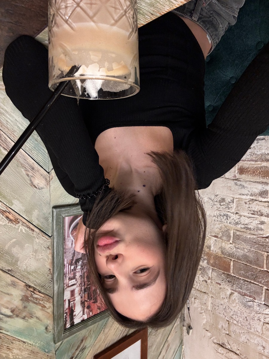 Fresh photos, fresh mood — Tina online in Surabaya